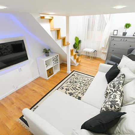 Charming Apartment In Damjanich Str., Lucas Budapeste Exterior foto