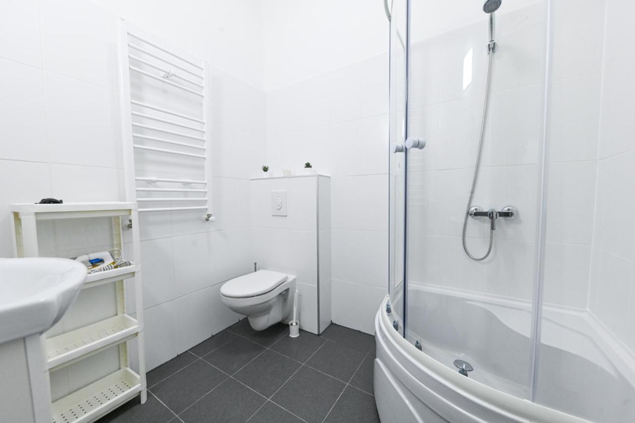 Charming Apartment In Damjanich Str., Lucas Budapeste Exterior foto