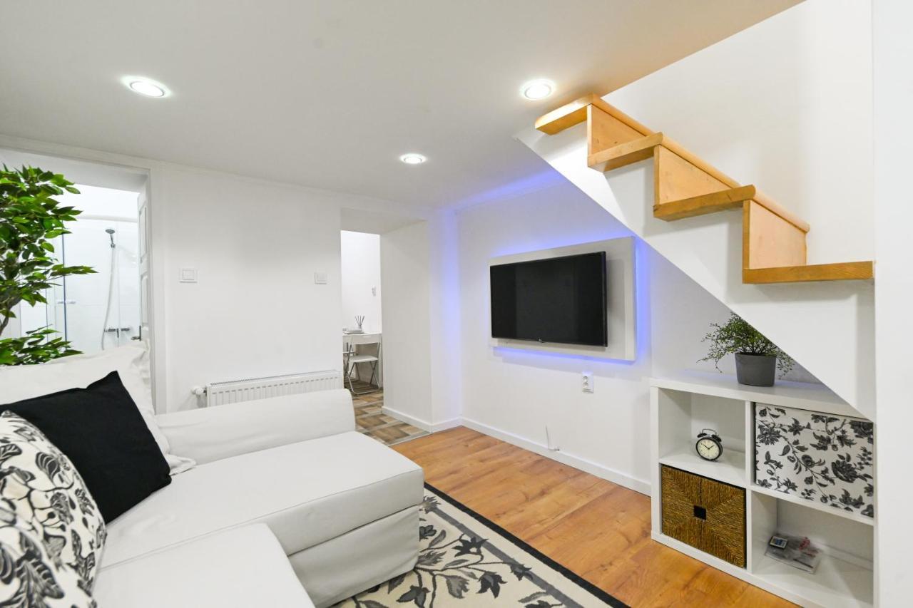 Charming Apartment In Damjanich Str., Lucas Budapeste Exterior foto