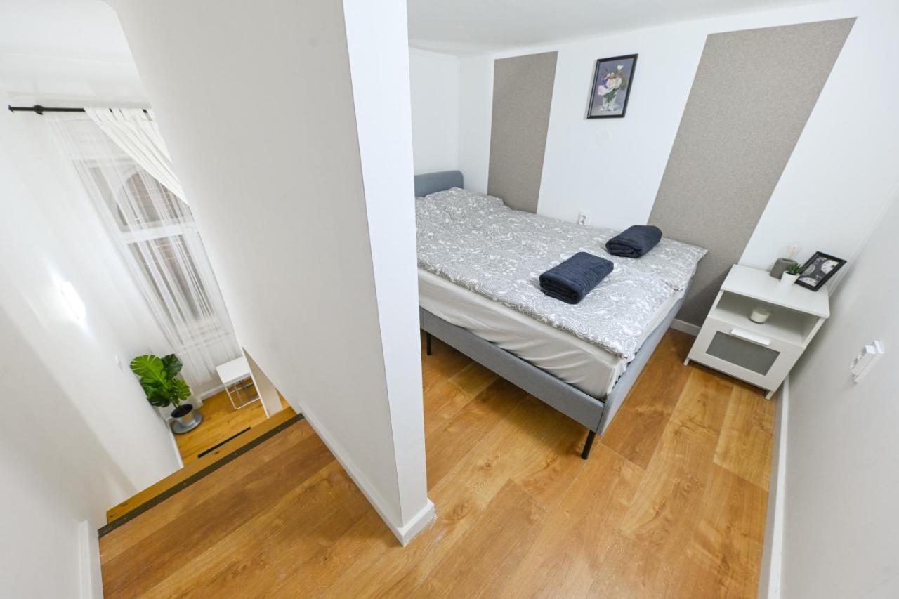Charming Apartment In Damjanich Str., Lucas Budapeste Exterior foto